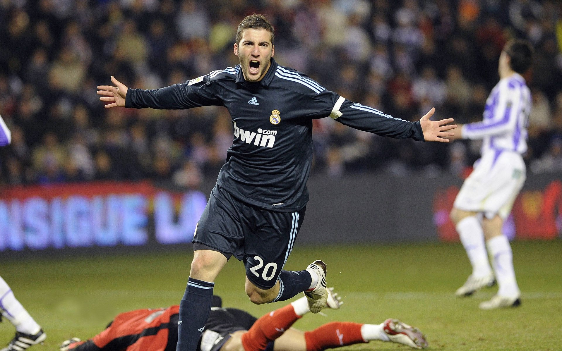 德甲改革升级:策略、力量、速度三结合!,德甲改制