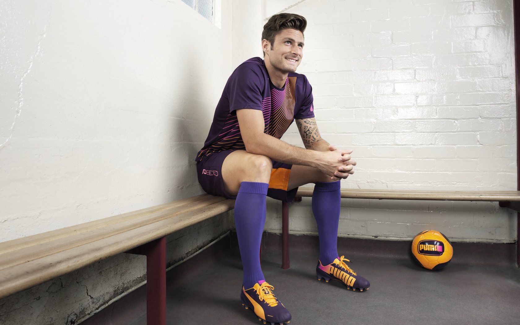 开云网站-青训球员成长轨迹被纪录片记录展示奋斗与梦想并存的青春